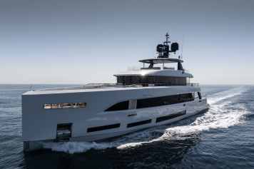 Die erste, echte Superyacht