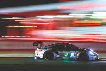RENNSPORT IN FESSELN