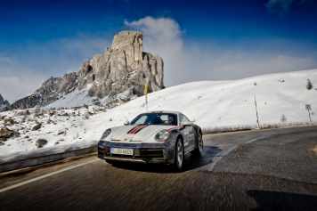 Porsche 911 Dakar meistert winterliche Dolomitenpässe souverän