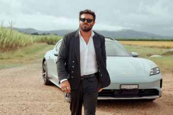Musiker Angus Stone sammelt Geschichten und fährt Porsche Taycan