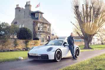 Sternekoch Daniel Clifford fährt im Porsche 911 GTS zu Kollegen