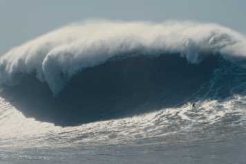 Surf-Doku “On The Wave” über Sebastian Steudtner ab heute im Kino