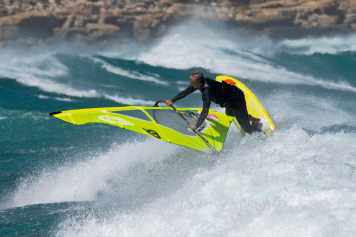 Backside Waveriding - so reitet ihr Wellen nach Luv ab