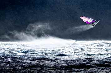 Strammer Nordwind fegt über den Comer See – Yentel Caers & friends heben ab