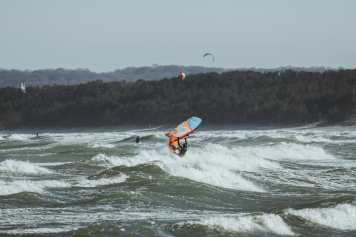 Neu Mukran on fire - Bilder vom Oststurm auf Rügen