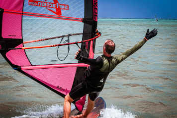 Was bringen Surf-Handschuhe? Modelle von Ascan und ION im Test