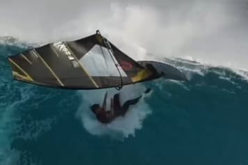 Heftiger Cloudbreak-Wipeout von Baptiste Cloarec