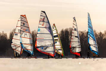 Eröffnung und Trainings-Tag bei der Eissurf-WM in Schweden