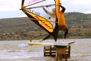 Epische Moves und schmerzhafte Slams im ersten Windsurf-Park