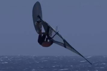 Miguel Chapuis haut einen “VoltWater” (Forward into Backloop) raus