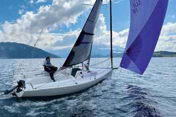 Weniger Boot, mehr Segeln – Die Neue von J/Boats im Test