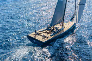 Maßgeschneiderter Maxi-Cruiser mit sportlichem Anspruch