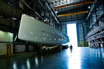 54-Meter-Slup nimmt in Griechenland Form an