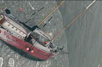 Triste fin pour l'"Ethel de Brixham" sur une digue en pierre ?