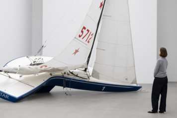 Erwin Wurm verbiegt Boote