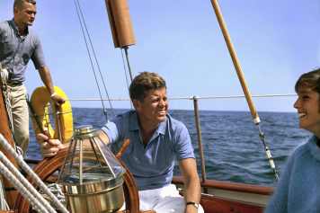 John F. Kennedy, der Präsident, der unter Segeln zur Ruhe kam