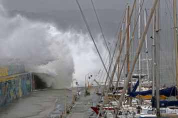 Skurrile Dinge, die Segler bei Schietwetter im Hafen erleben
