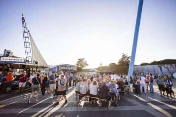 Festivalstimmung trifft Yachthafen