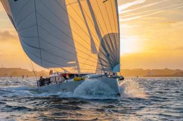 Erste Alu-Deckssalonyacht aus junger Kieler Werft