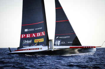 Prima al largo di Cagliari, torna la Freccia d'Argento di Luna Rossa