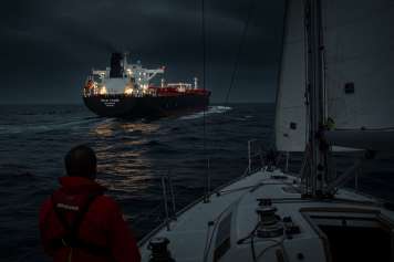 Auf Kollisionskurs mit dem Schattentanker