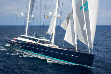 Segelnder Superlativ mit 85 Meter Länge