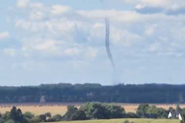 Waterspout off Rügen - eyewitnesses film weather phenomenon