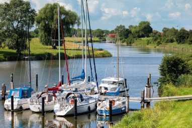 Binnentief Hooksiel ist ein Idyll im Grünen