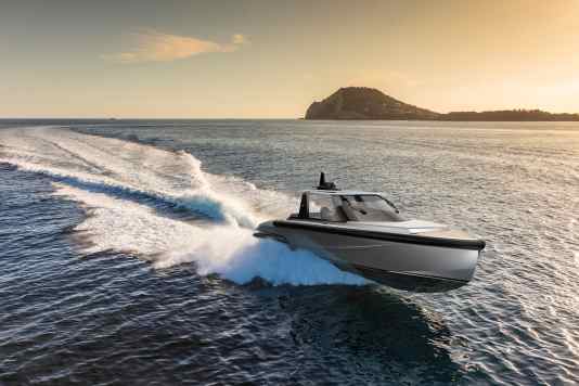 Sportlicher Weekender aus Carbon