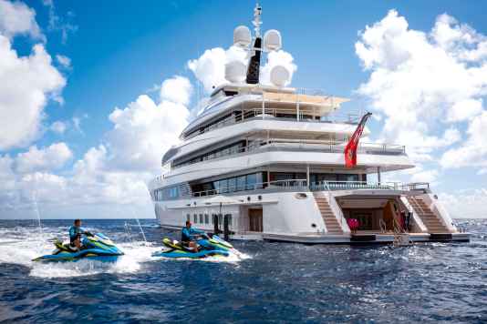 Fünfdecker von Royal Hakvoort steht für neue Generation von Motoryachten