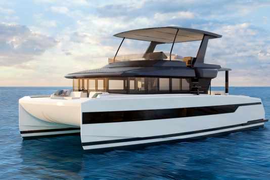 Sachlich und funktionaler E-Kat für leises Cruisen