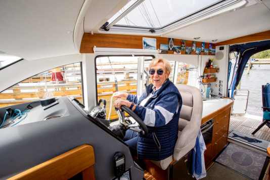 Warum eine 77-Jährige allein mit ihrer Nimbus auf der Ostsee fährt