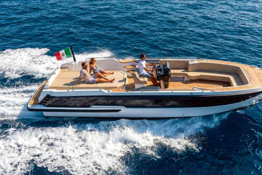 Maßgeschneiderter Tender statt Beiboot von der Stange