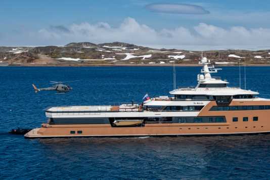 „La Datcha“: Charteryacht zwischen den Polen