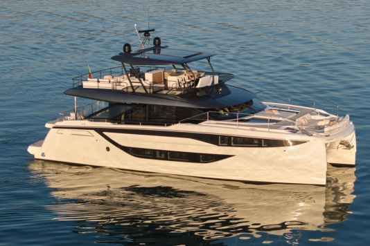 Prestige M8 EVO mit neuem Flybridge-Konzept