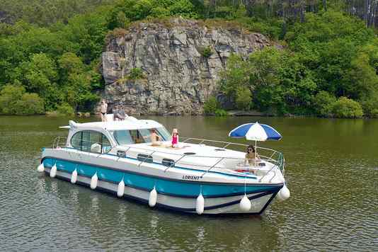 Houseboat for Hungary