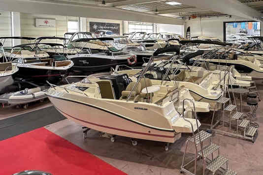 Über 150 Boote beim Late Night Shopping