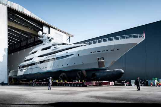 93-Meter-Supportyacht für 111-Meter-”Leviathan”