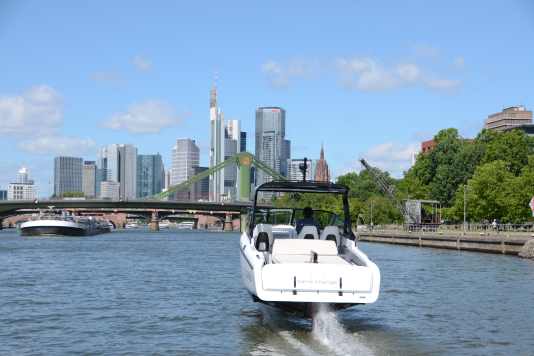 Candela C-8 beeindruckte in Frankfurt