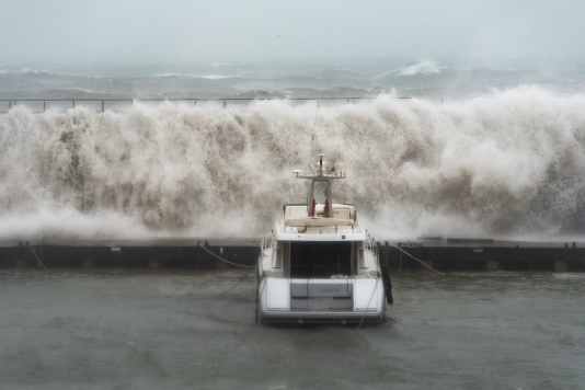 Skurrile Dinge, die Segler bei Schietwetter im Hafen erleben