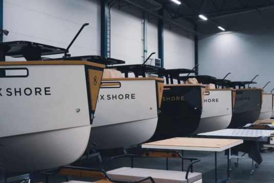 Electric boat pioneers in turbulence