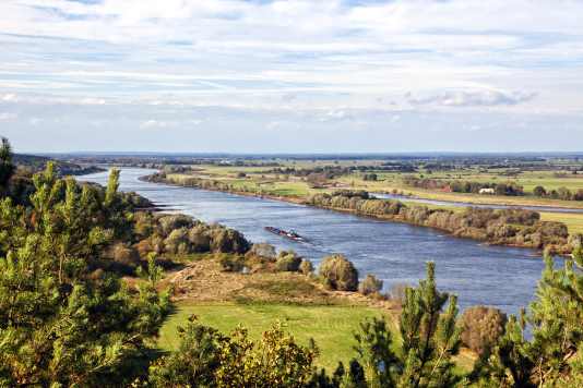 FLUSS – Eine bildgewaltige Reise entlang der Elbe. Ab 11.06. im Kino