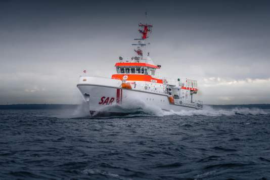 Kleintransporter rammt Rettungskreuzer
