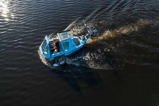 Das BeTriton ist eine Mischung aus Fahrrad, Boot und Camper