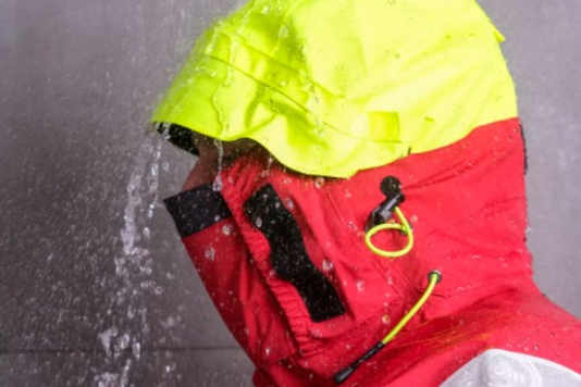 Schlechtwetter-Rüstung für harte Offshore-Passagen
