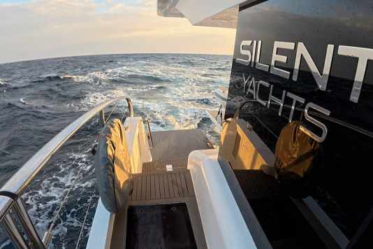 62 E-Kat von Silent Yachts überquert Atlantik