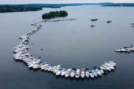 264 Boote beim größten Ankermanöver Deutschlands