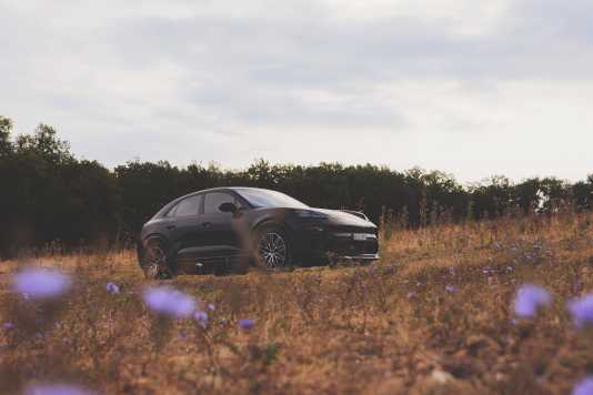 MACAN TURBO ELECTRIC – LENKEN, LADEN, LEBEN