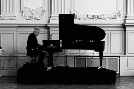 Musik, vom Surfen inspiriert - Philipp Kümpel über AER MARIS