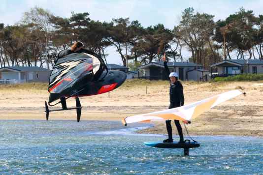 Windsurf-Foilen oder Wingfoilen - Das Duell